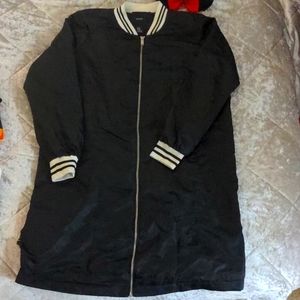 FOREVER 21 BLACK OVERSIZED LONG EMBROIDERED BOMBER JACKET (MEDIUM)
